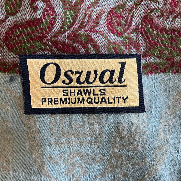 Georgeous Elegant Shawl - Picture 3 of 3